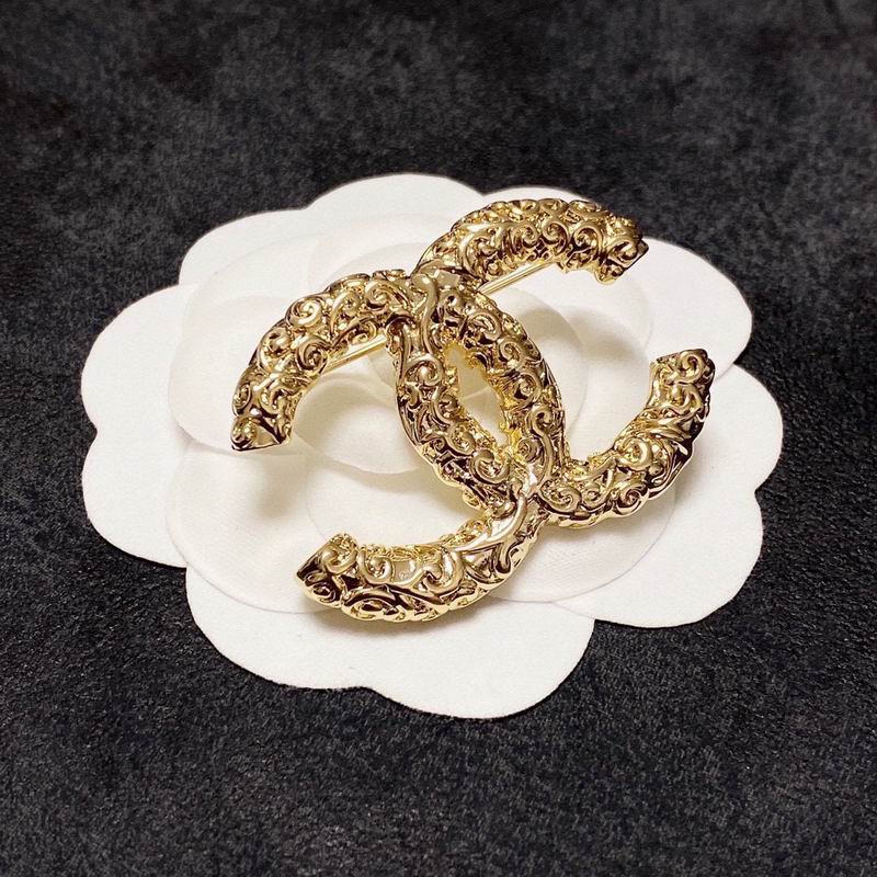 Chanel Brooch 03yxs176
